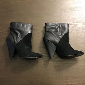 Steve Madden black booties!